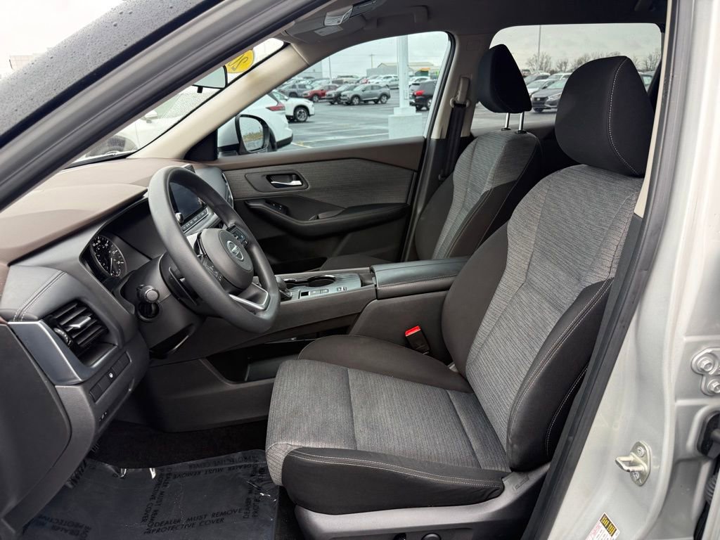 Used 2021 Nissan Rogue SV image 5