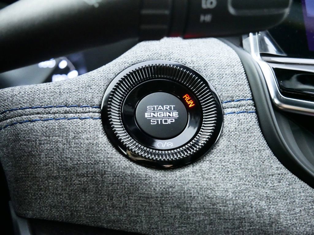 Used 2024 Jeep Compass Latitude image 49