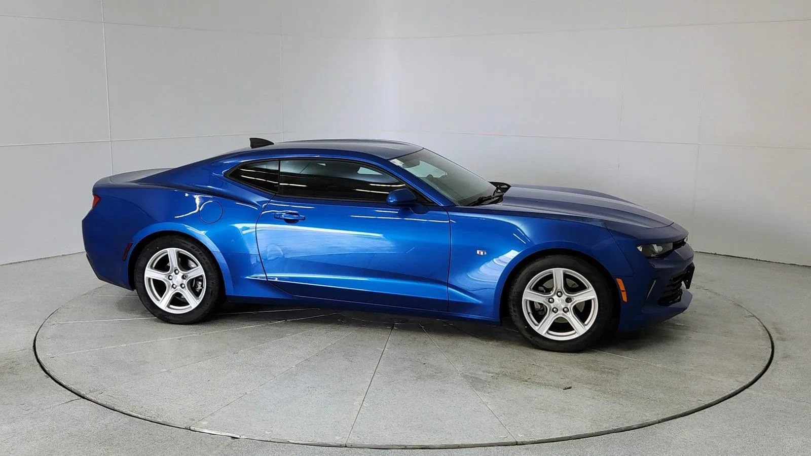 Used 2017 Chevrolet Camaro LT w/ Technology Package RWD image 8