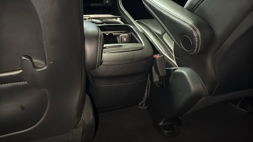 Used 2023 Chrysler Pacifica Limited w/ Uconnect Theater Family Group FWD image 13