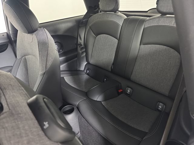 Used 2023 MINI Cooper 2-Door Hardtop FWD image 17