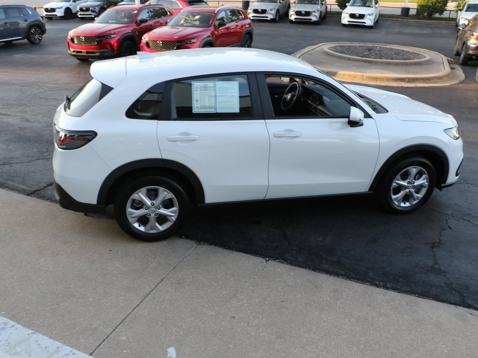 Used 2023 Honda HR-V LX image 5