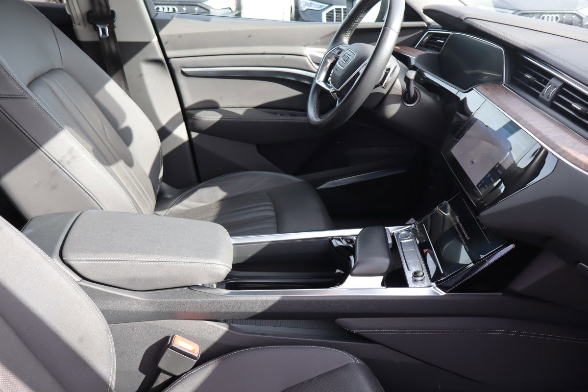 Used 2020 Audi e-tron Premium Plus image 14