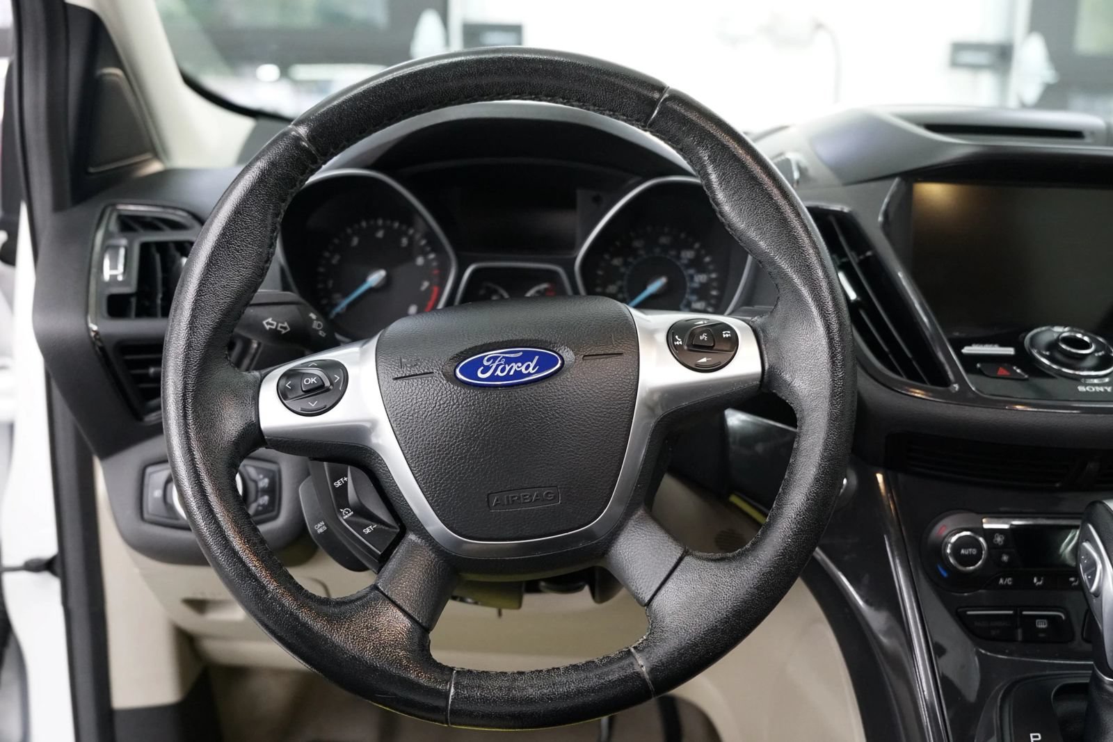 Used 2015 Ford Escape Titanium w/ Equipment Group 301A FWD image 23
