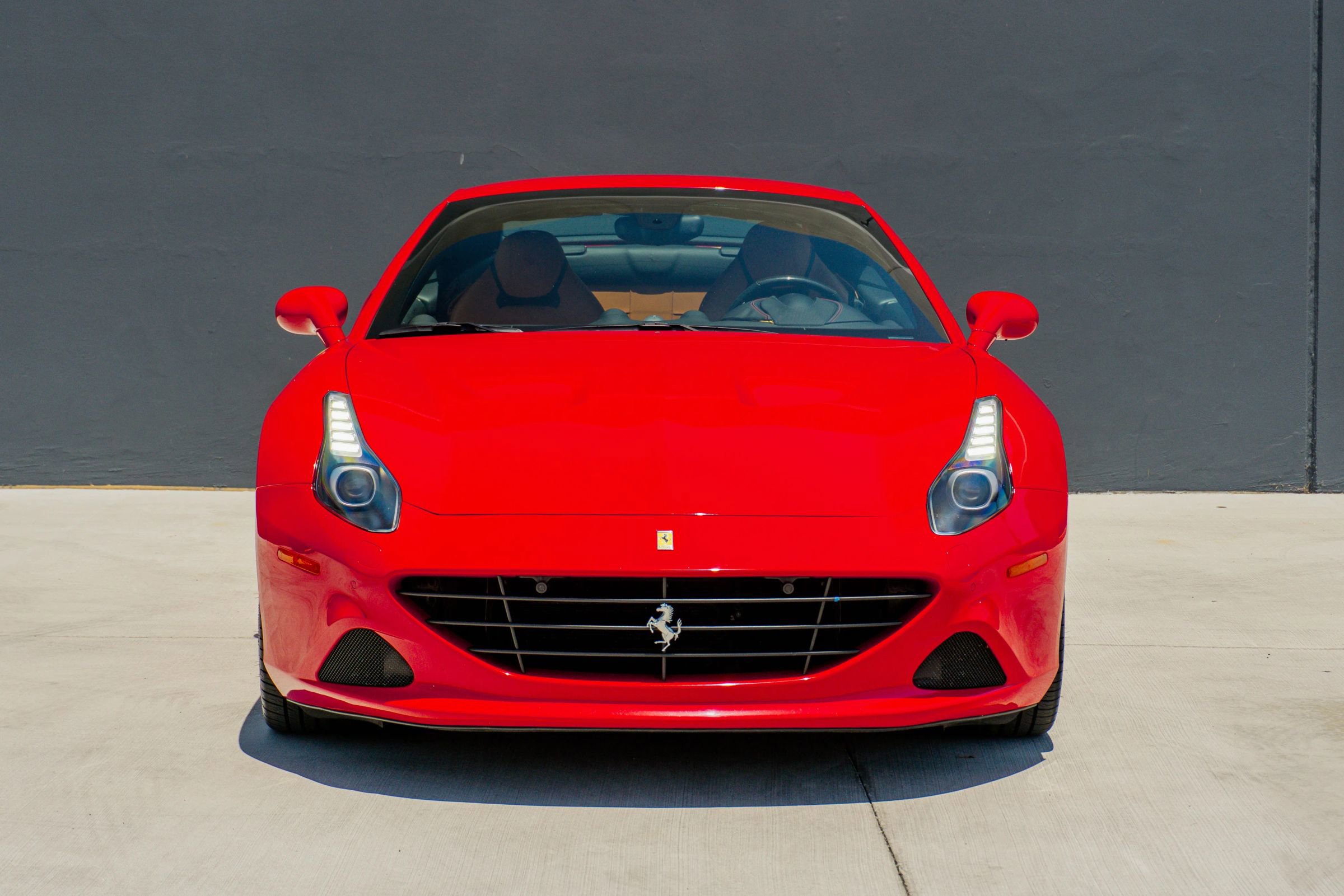 Used 2016 Ferrari California T RWD image 4