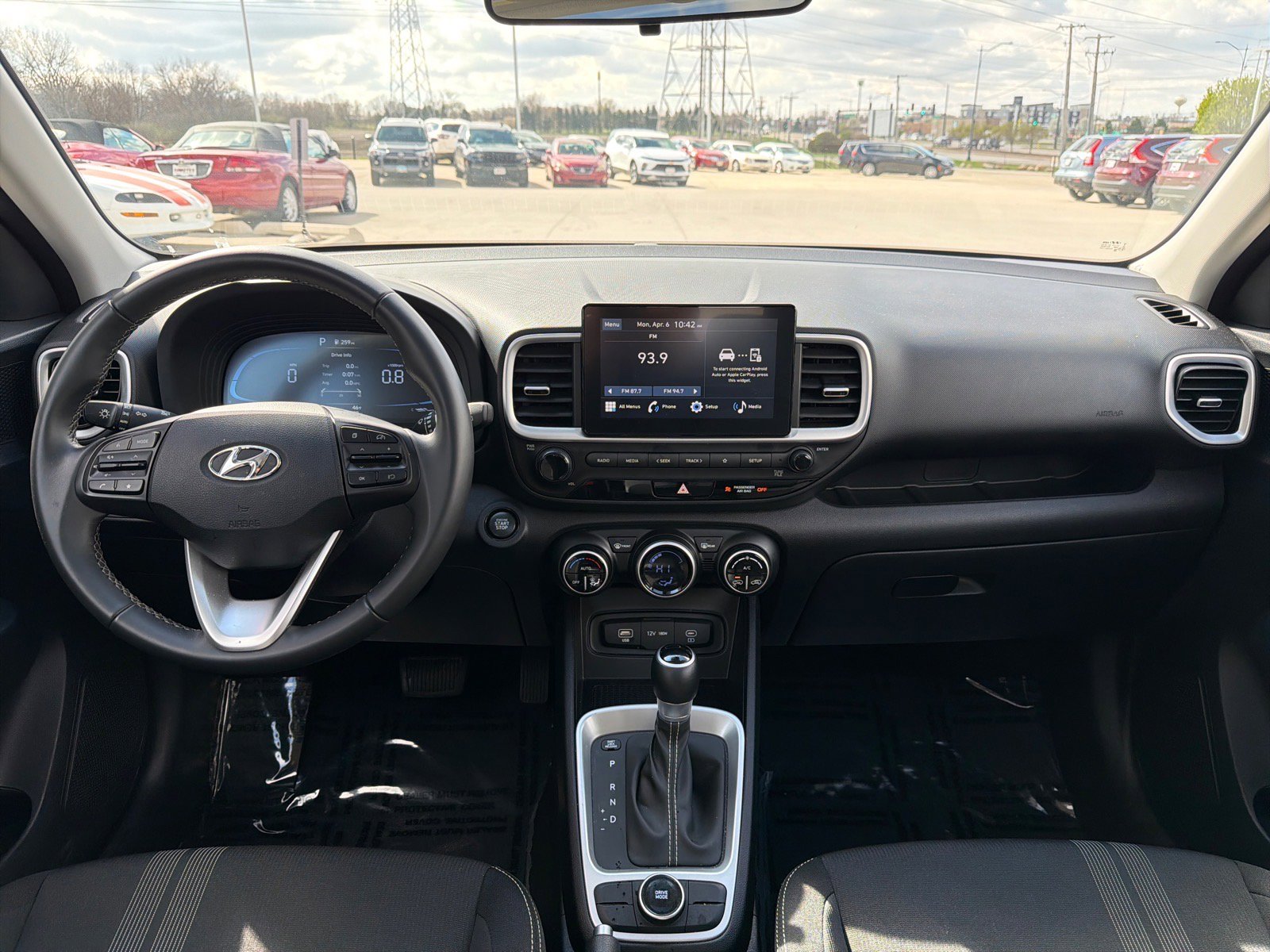 Used 2025 Hyundai Venue SEL image 27