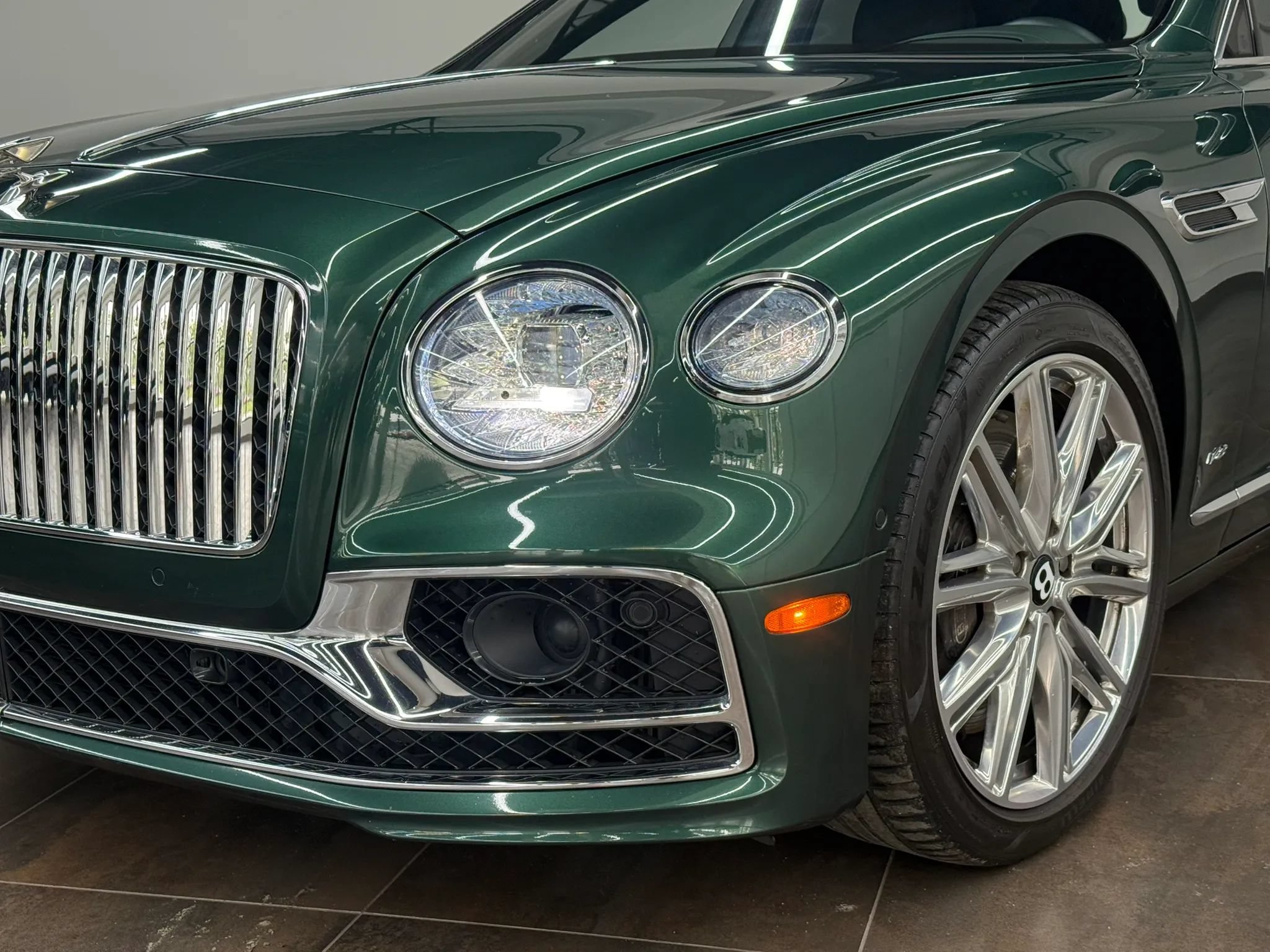 Used 2022 Bentley Flying Spur V8 AWD/4WD image 4