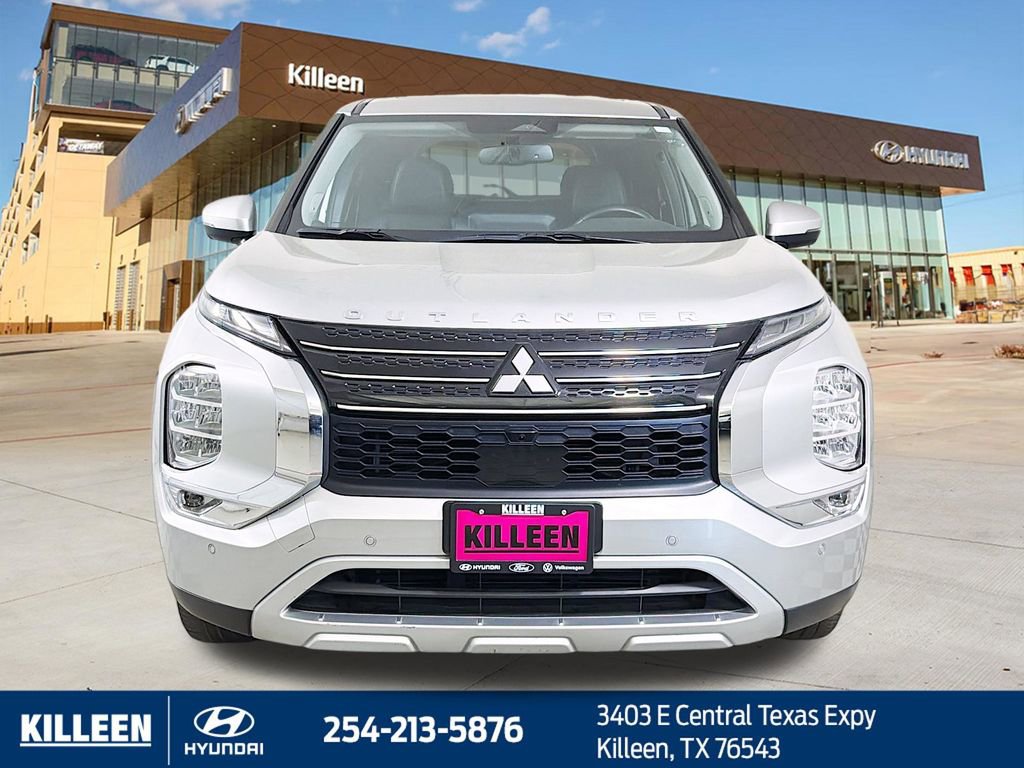 Used 2024 Mitsubishi Outlander SE image 2