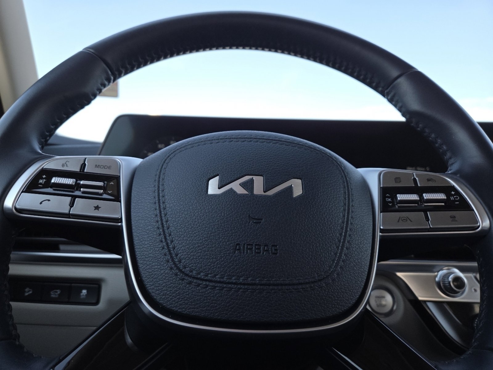 Used 2024 Kia Telluride SX image 27