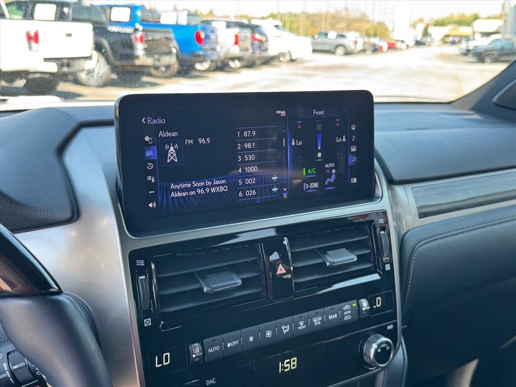 Used 2023 Lexus GX 460 Premium w/ Accessory Package AWD/4WD image 29