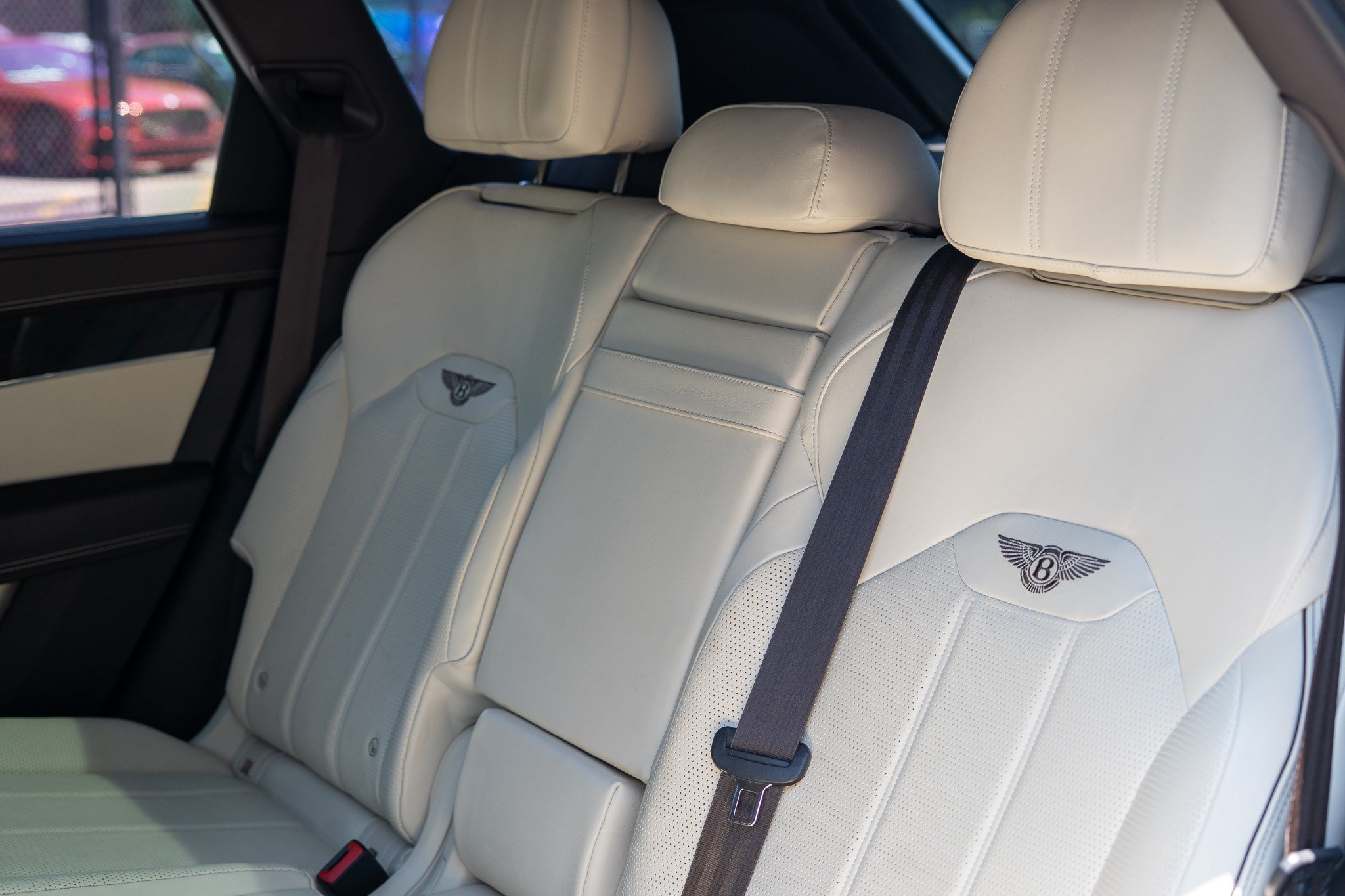Used 2023 Bentley Bentayga Extended Wheelbase AWD/4WD image 24