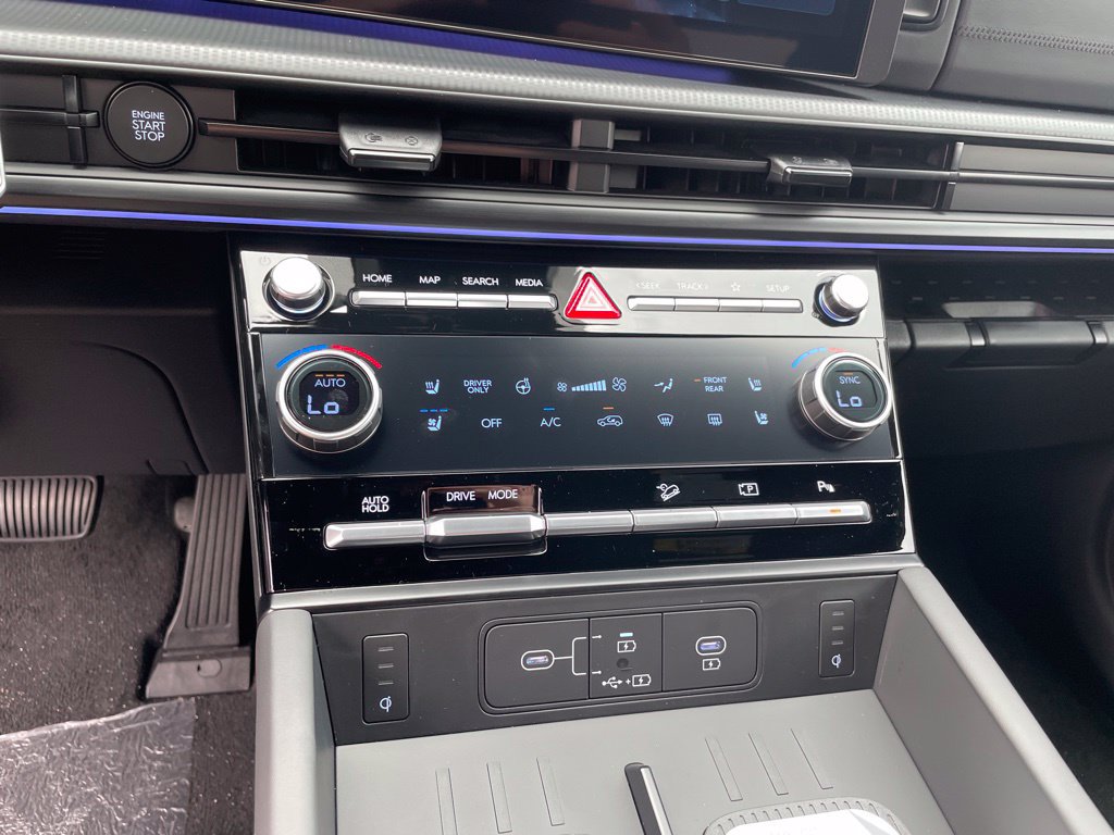 New 2026 Hyundai Santa Fe Calligraphy FWD image 17