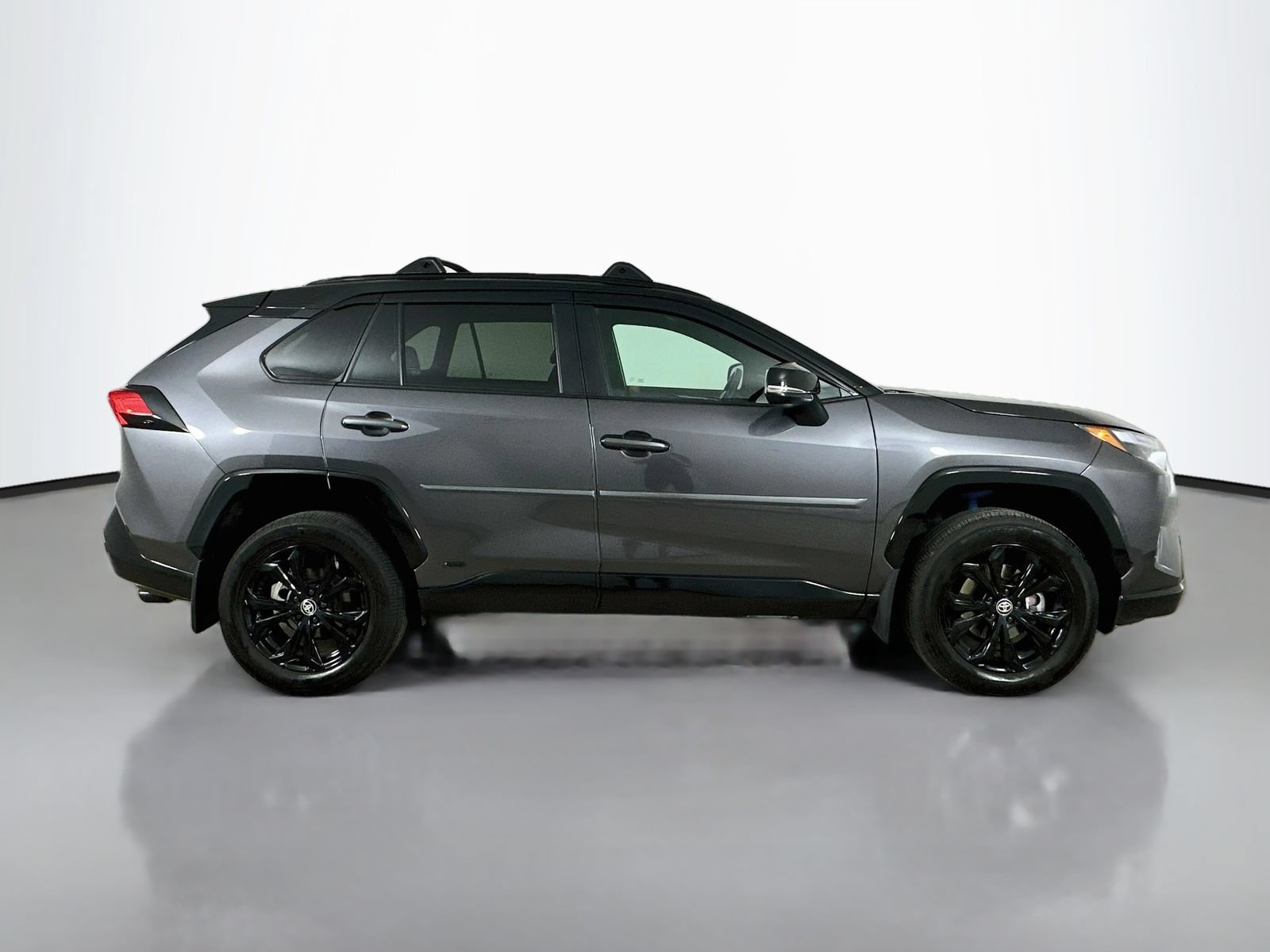 Used 2024 Toyota RAV4 XSE w/ Weather Package AWD/4WD image 4