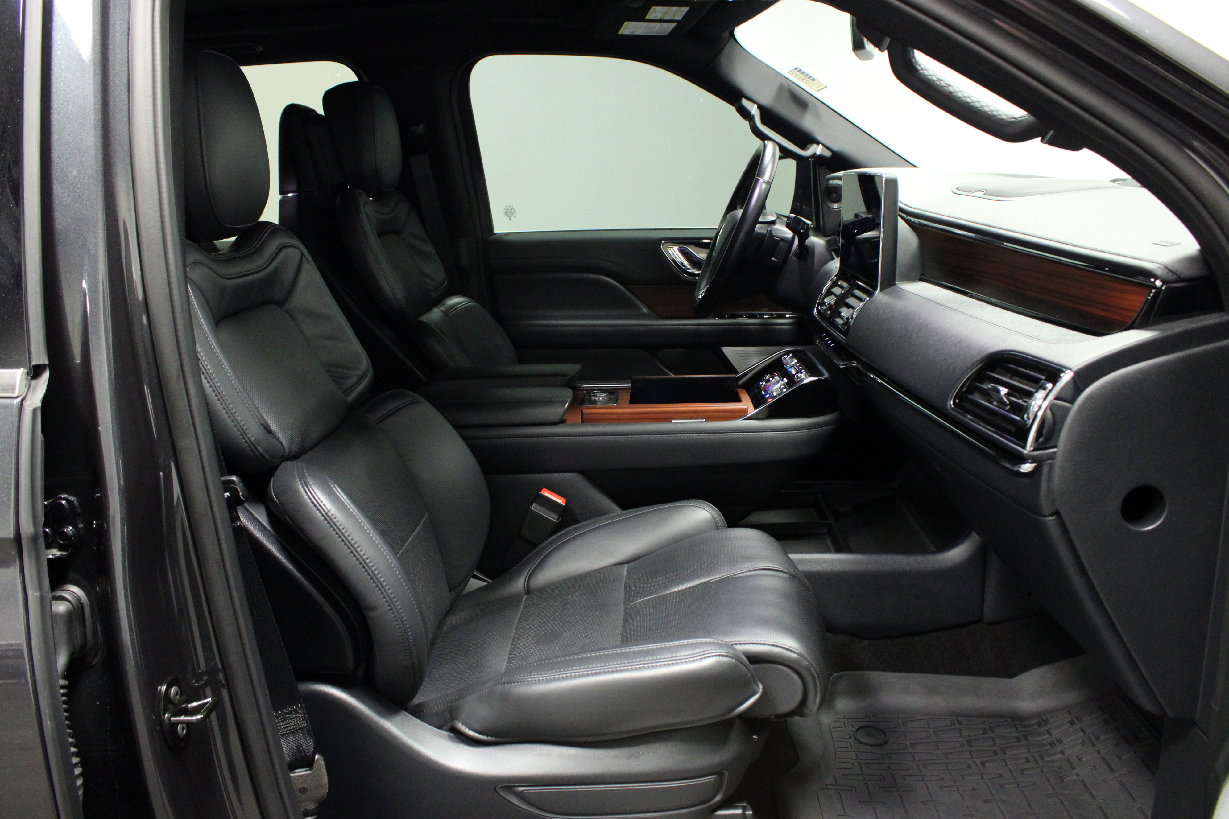 Used 2024 Lincoln Navigator Reserve AWD/4WD image 16