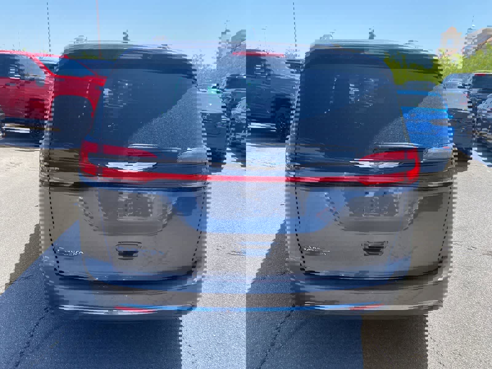 Used 2022 Chrysler Pacifica Touring-L FWD image 7