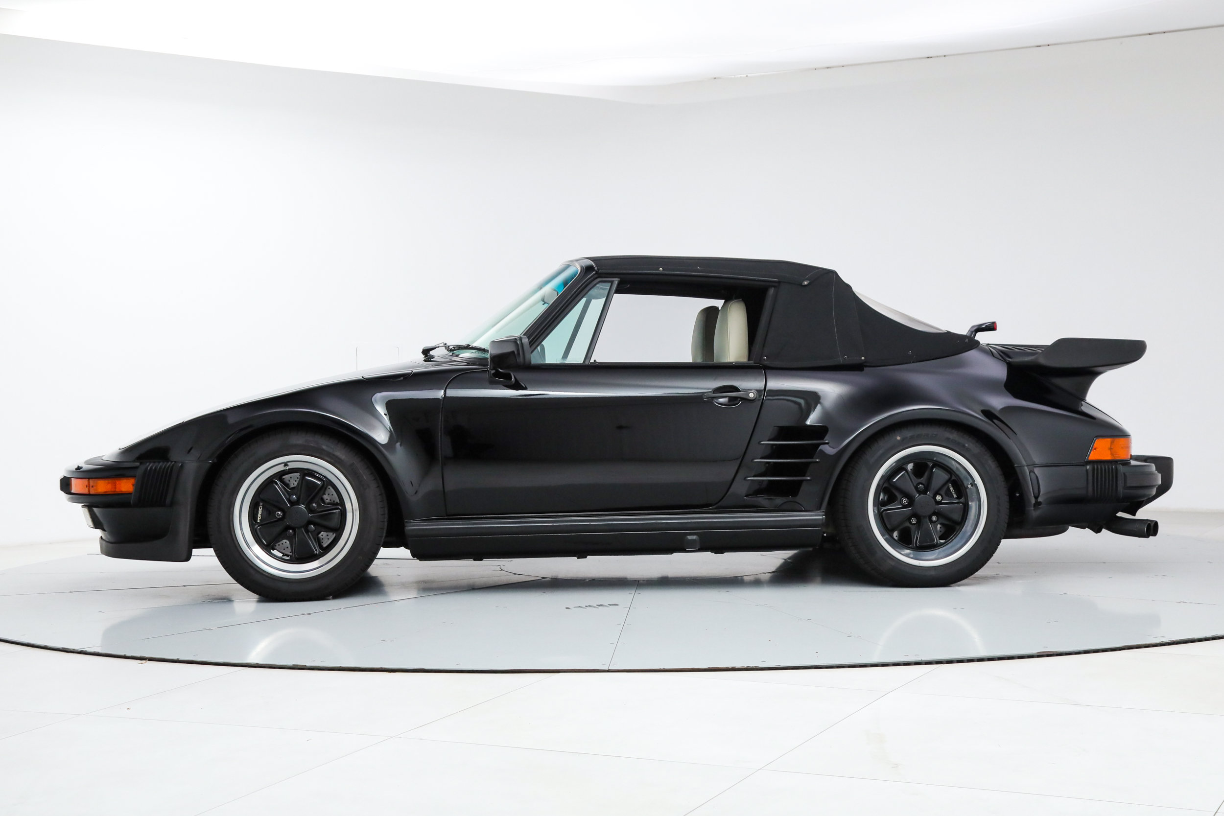 Used 1989 Porsche 911 Turbo Targa RWD image 2