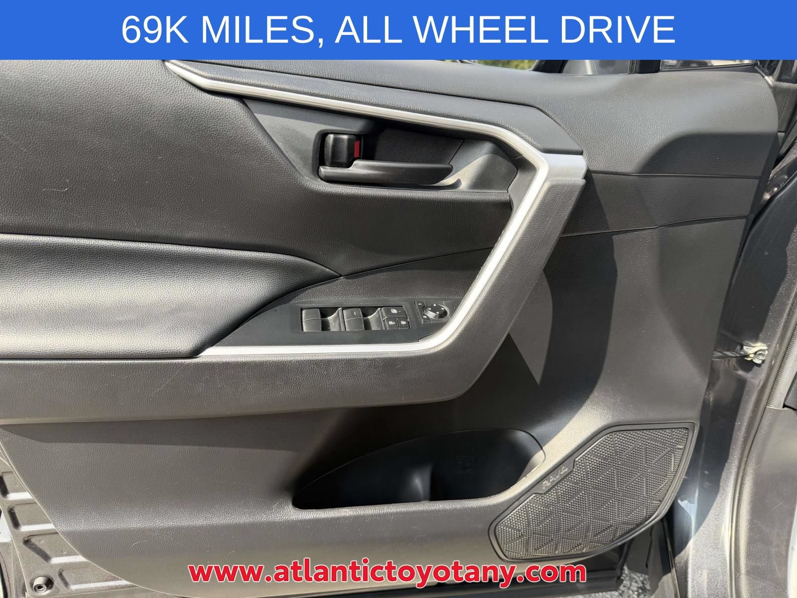 Used 2020 Toyota RAV4 LE w/ Carpet Mat Package AWD/4WD image 20