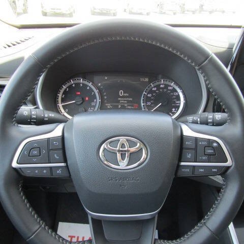 Used 2025 Toyota Highlander XLE AWD/4WD image 11