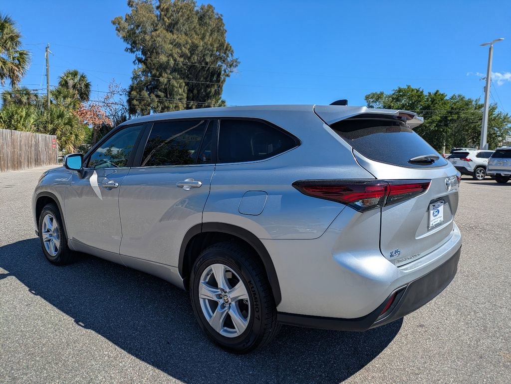 Used 2024 Toyota Highlander LE image 8