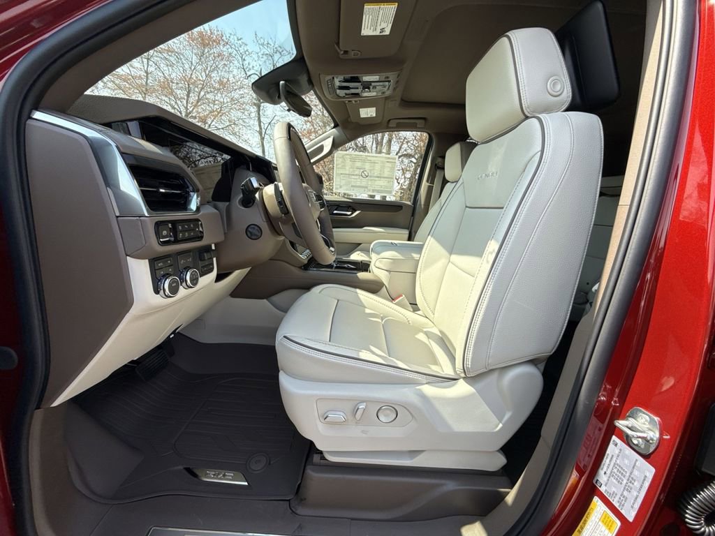 New 2026 GMC Yukon XL Denali w/ Denali Reserve Package image 13