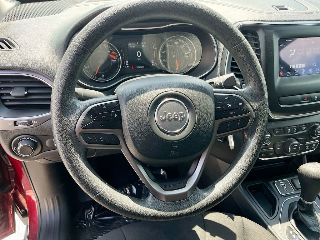Used 2021 Jeep Cherokee Latitude FWD image 11