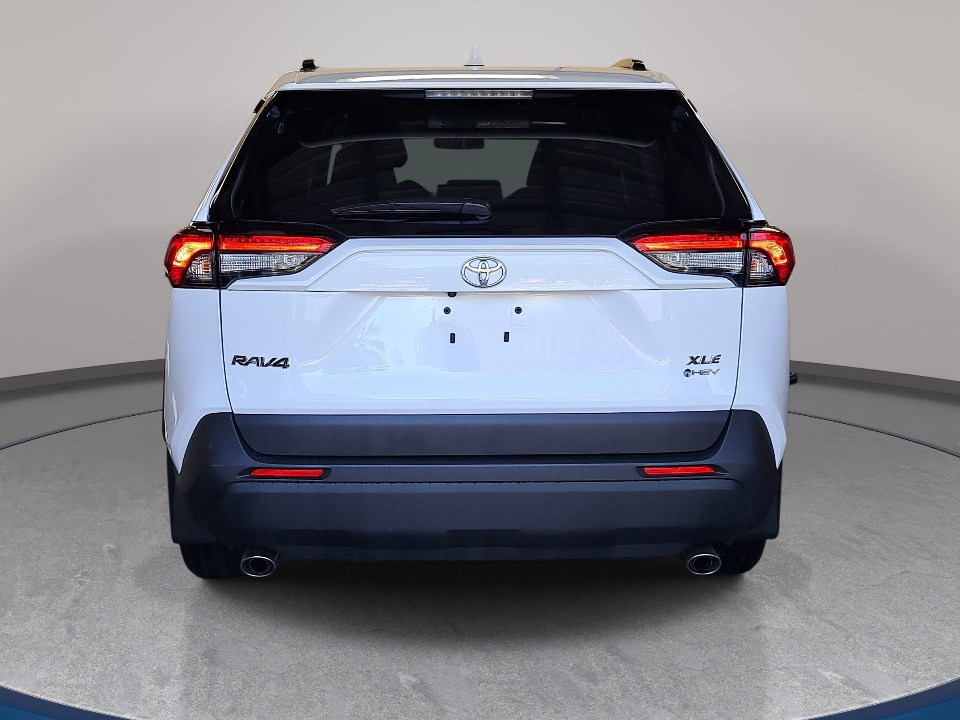 Used 2025 Toyota RAV4 XLE w/ Convenience Package AWD/4WD image 6