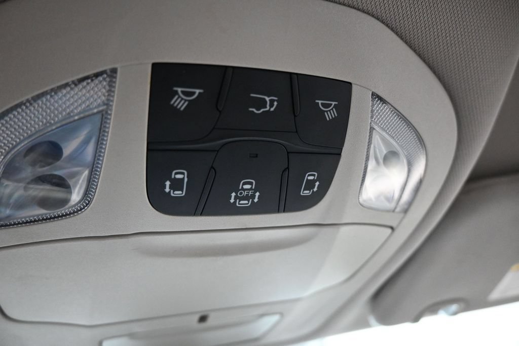 Used 2022 Chrysler Pacifica Touring-L FWD image 28
