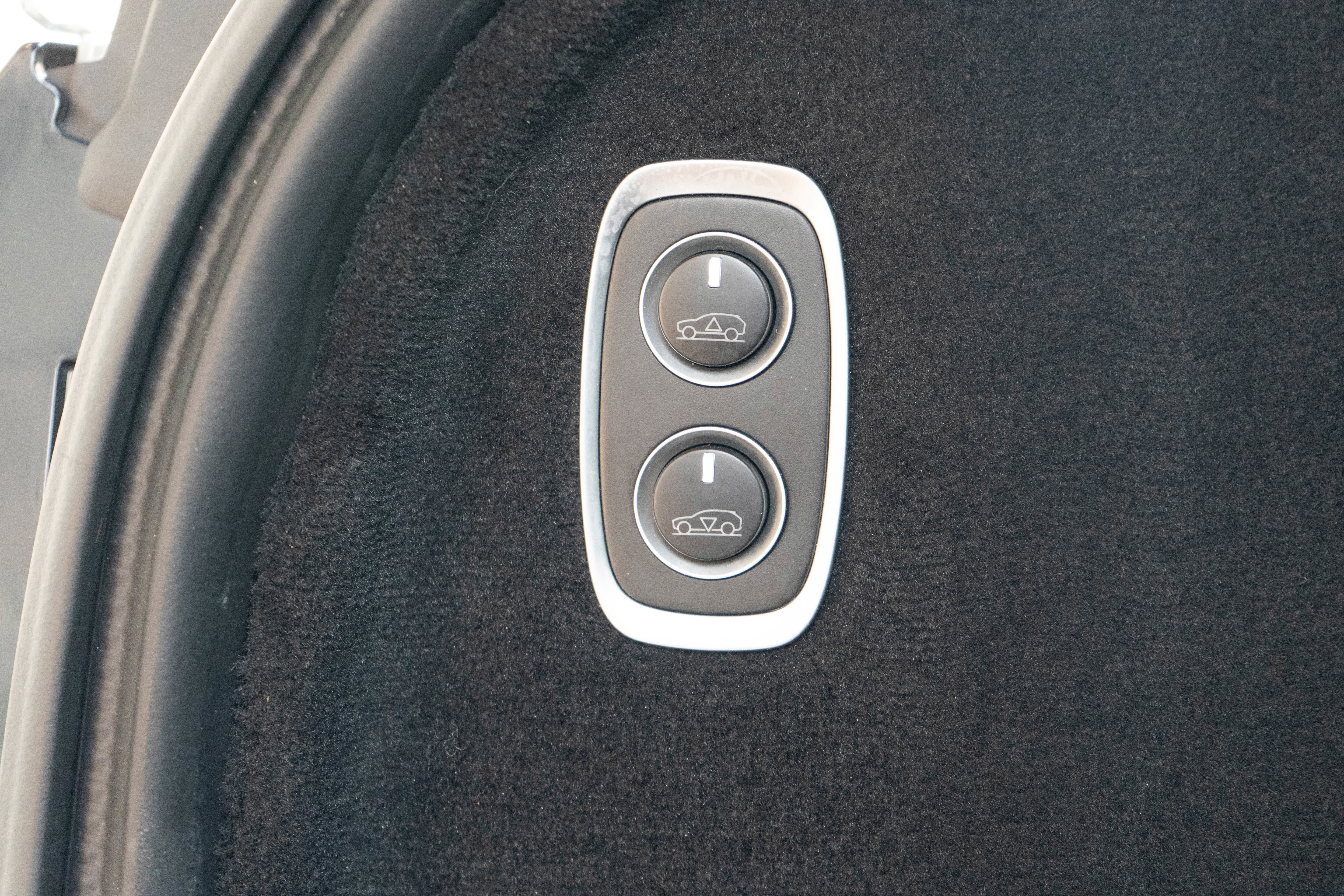 Used 2021 Aston Martin DBX image 38