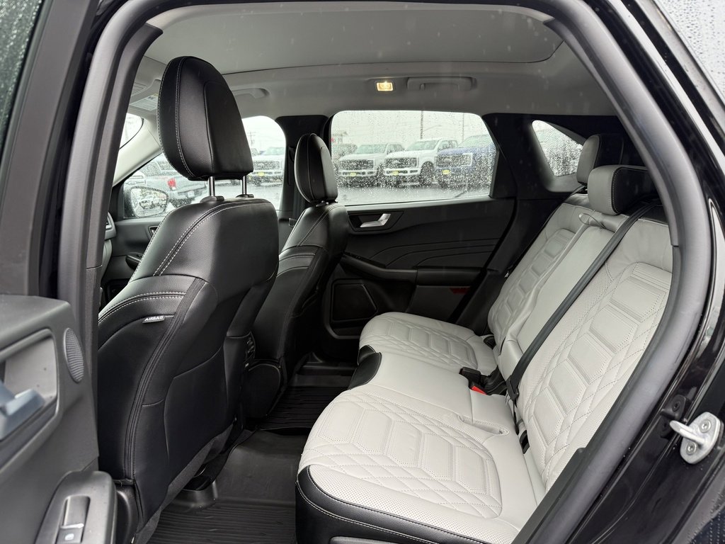 Certified 2023 Ford Escape SE w/ PHEV Premium Package image 39