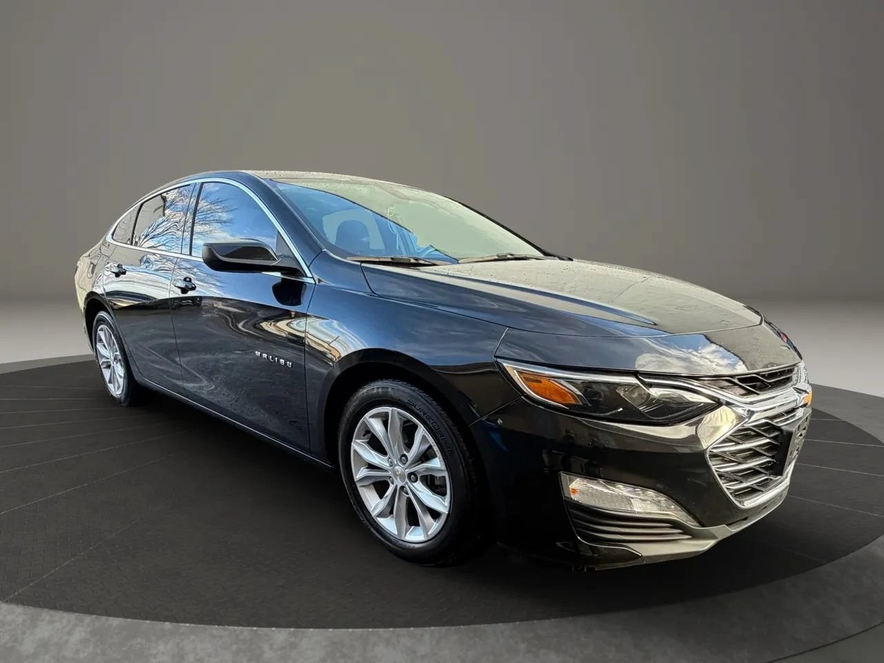 Used 2022 Chevrolet Malibu LT FWD image 3