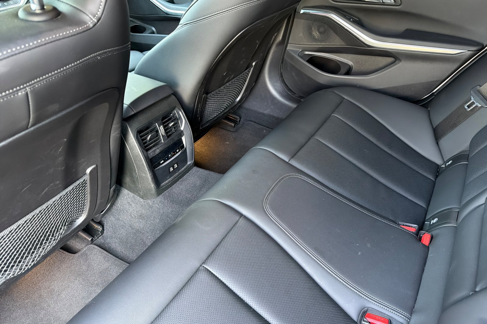 Used 2022 BMW 330e w/ Driving Assistance Package RWD image 9