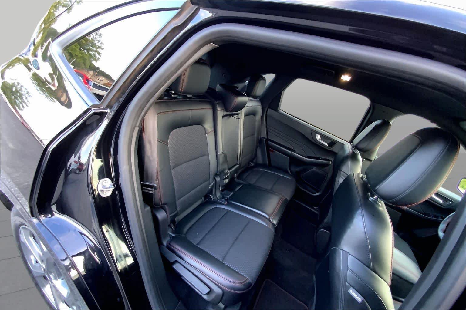 Used 2023 Ford Escape ST-Line w/ Tech Pack #1 FWD image 16