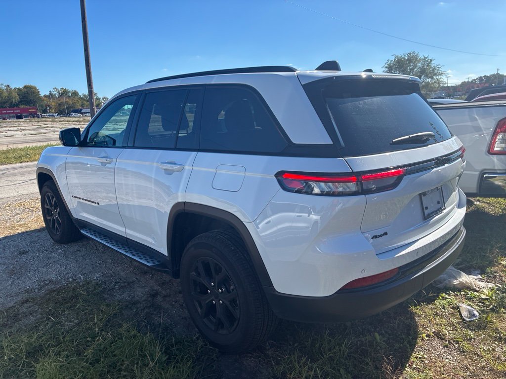 Certified 2025 Jeep Grand Cherokee Altitude AWD/4WD image 5