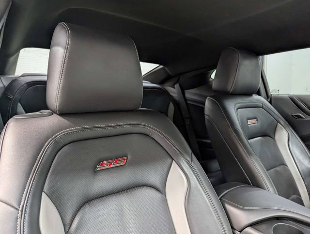 Used 2021 Chevrolet Camaro SS RWD image 11
