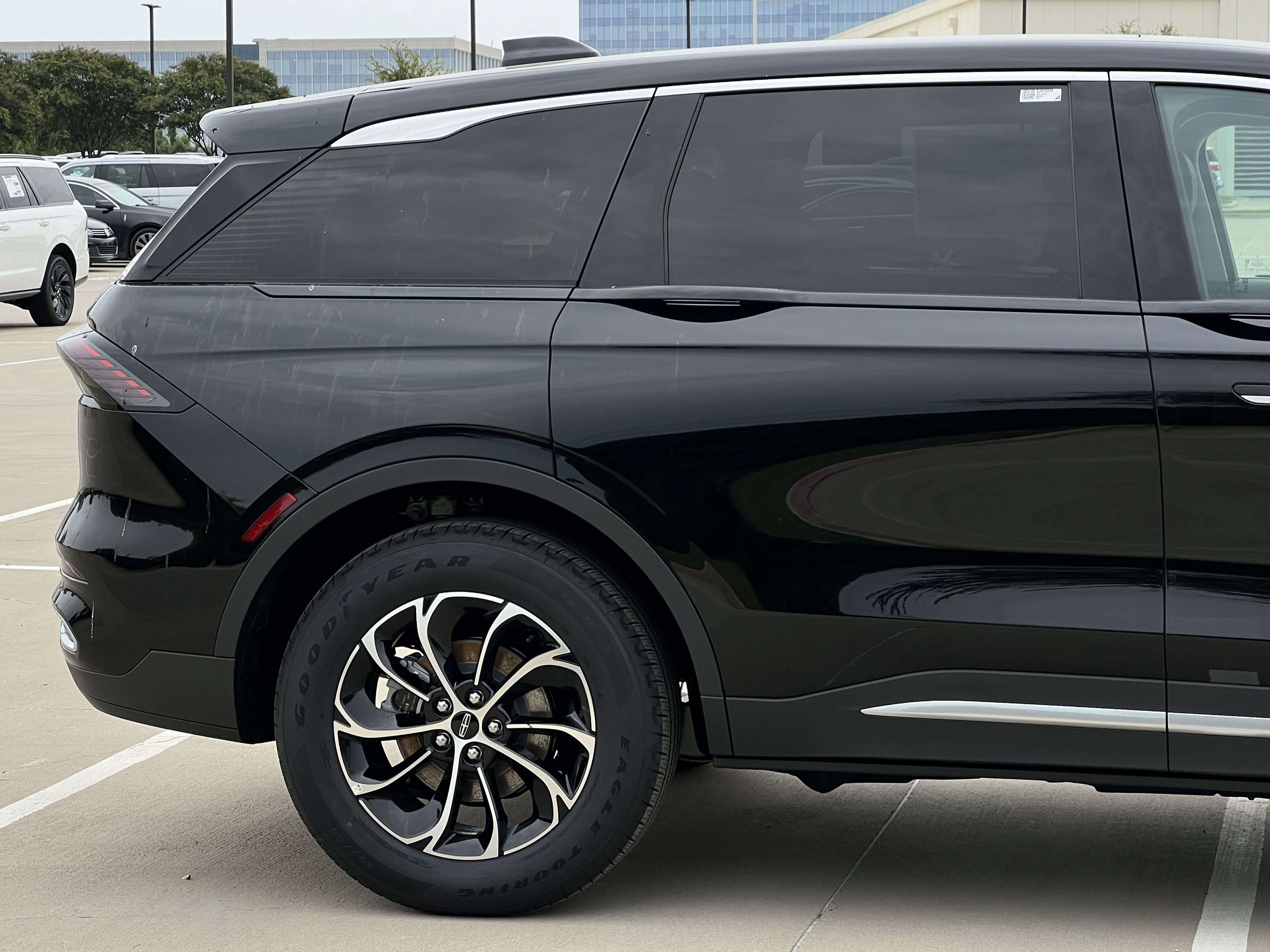 New 2025 Lincoln Nautilus Premier image 11