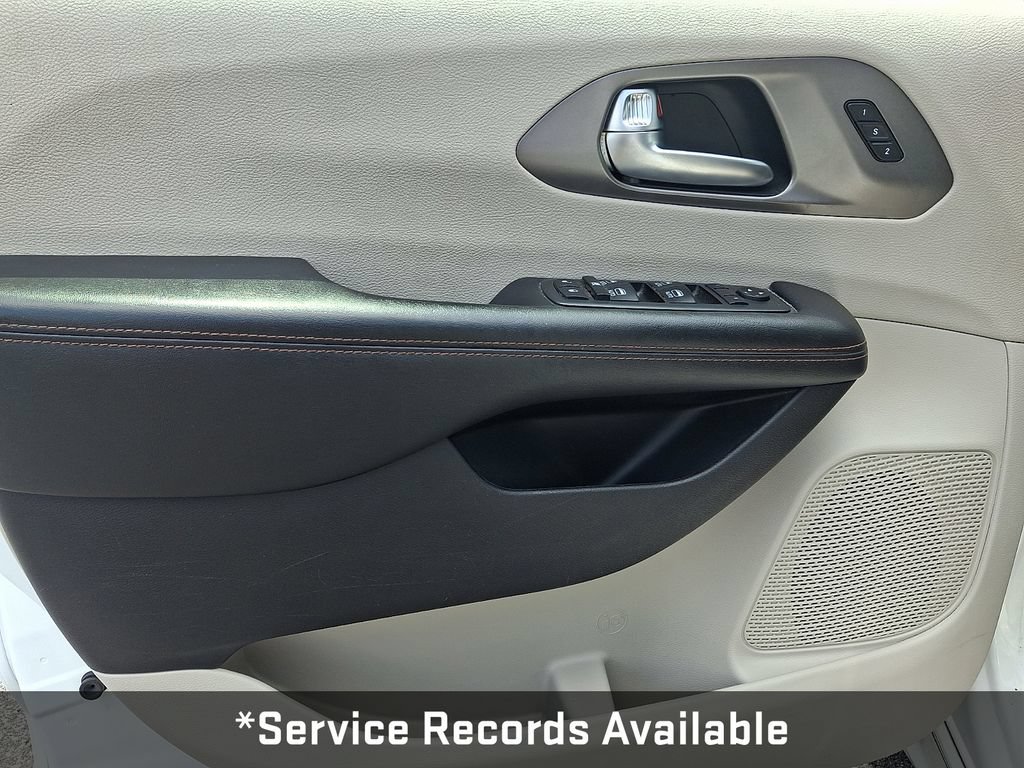 Used 2020 Chrysler Pacifica Touring-L Plus FWD image 14