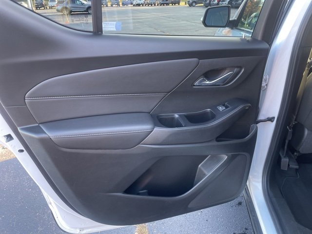 Used 2023 Chevrolet Traverse LT image 40