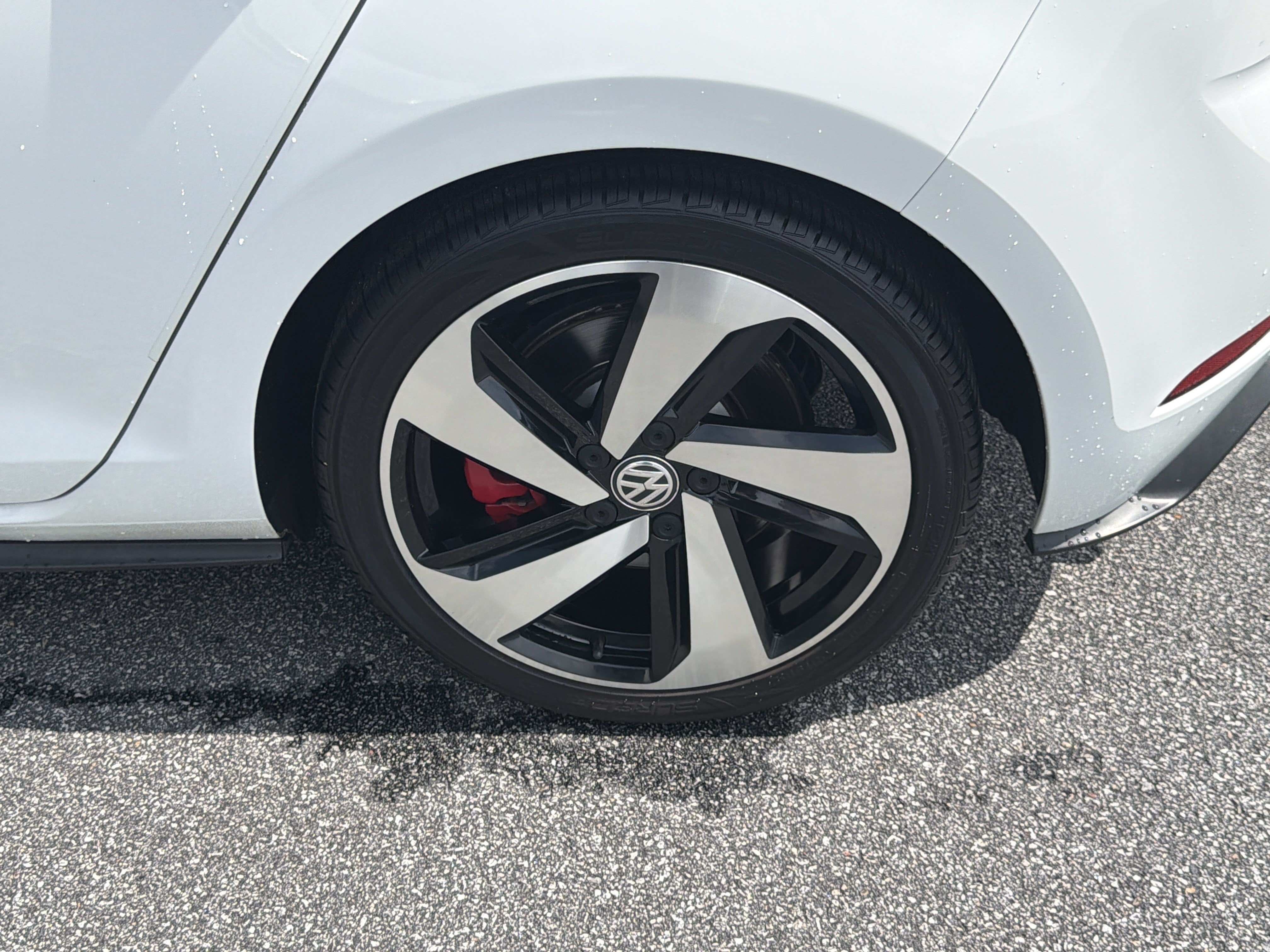 Used 2018 Volkswagen GTI SE FWD image 23