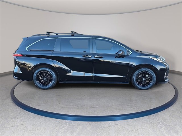 Used 2022 Toyota Sienna XSE image 5