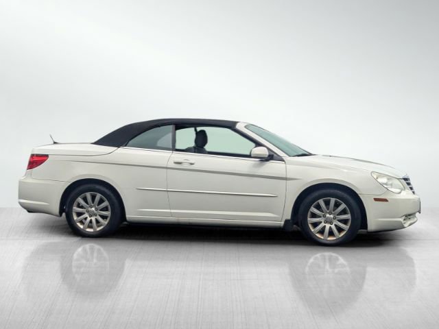 Used 2010 Chrysler Sebring Touring FWD image 3