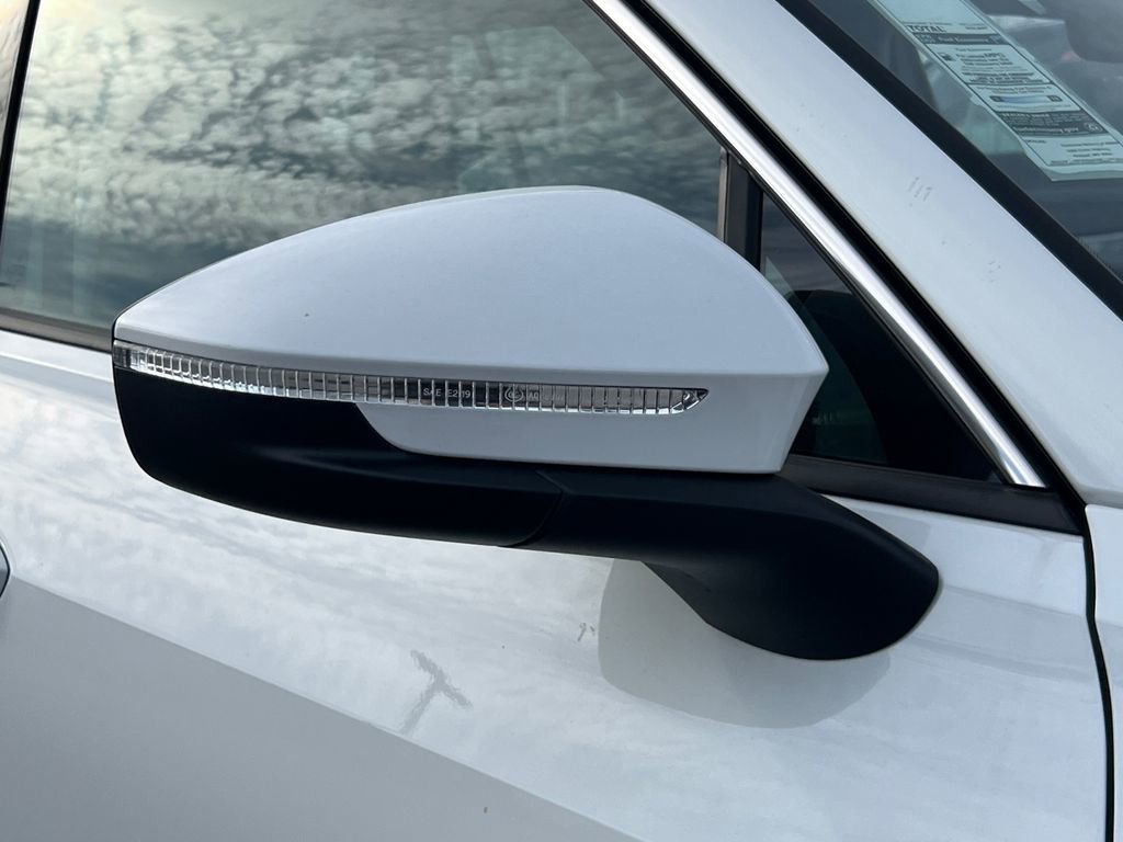 New 2026 Volkswagen Tiguan SE image 8