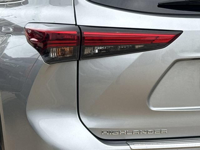 Used 2023 Toyota Highlander Platinum FWD image 6