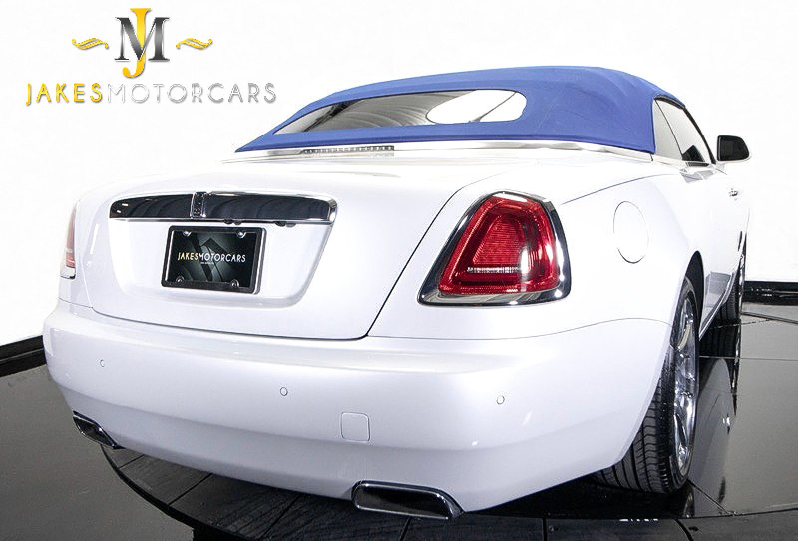 Used 2017 Rolls-Royce Dawn image 15