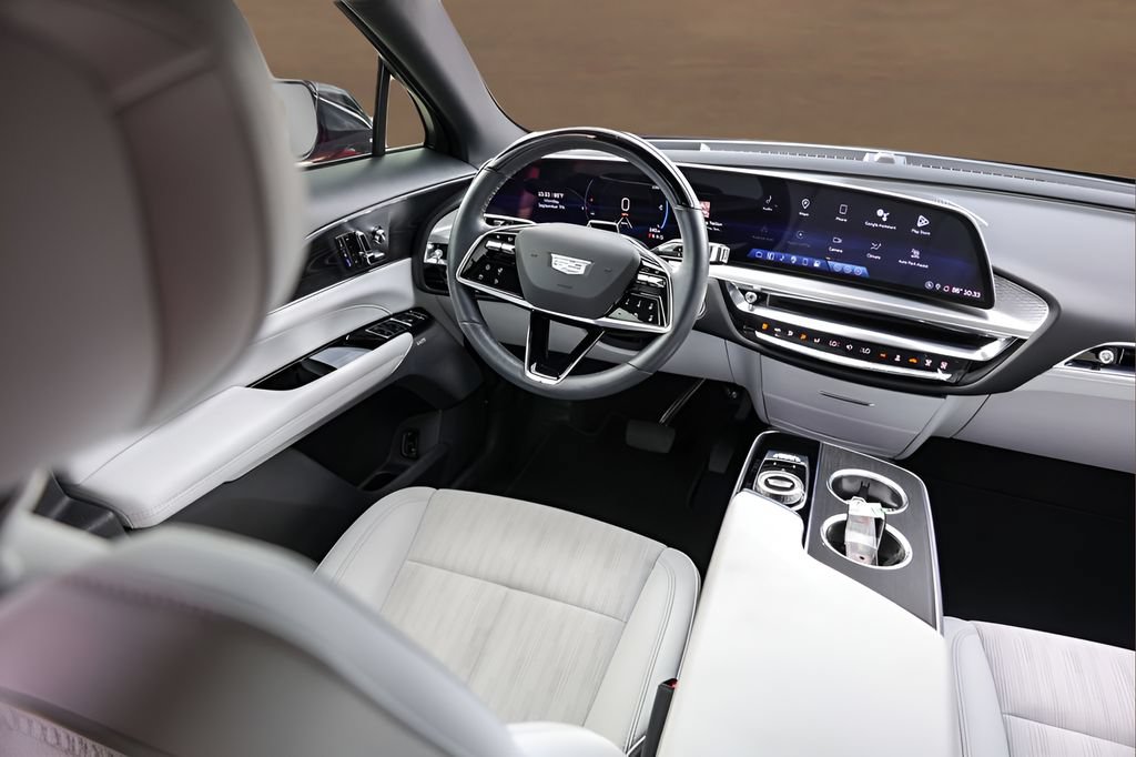 Certified 2024 Cadillac Lyriq Luxury RWD image 23