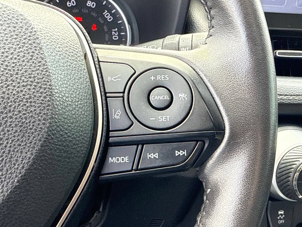 Used 2022 Toyota RAV4 XLE Premium AWD/4WD image 25