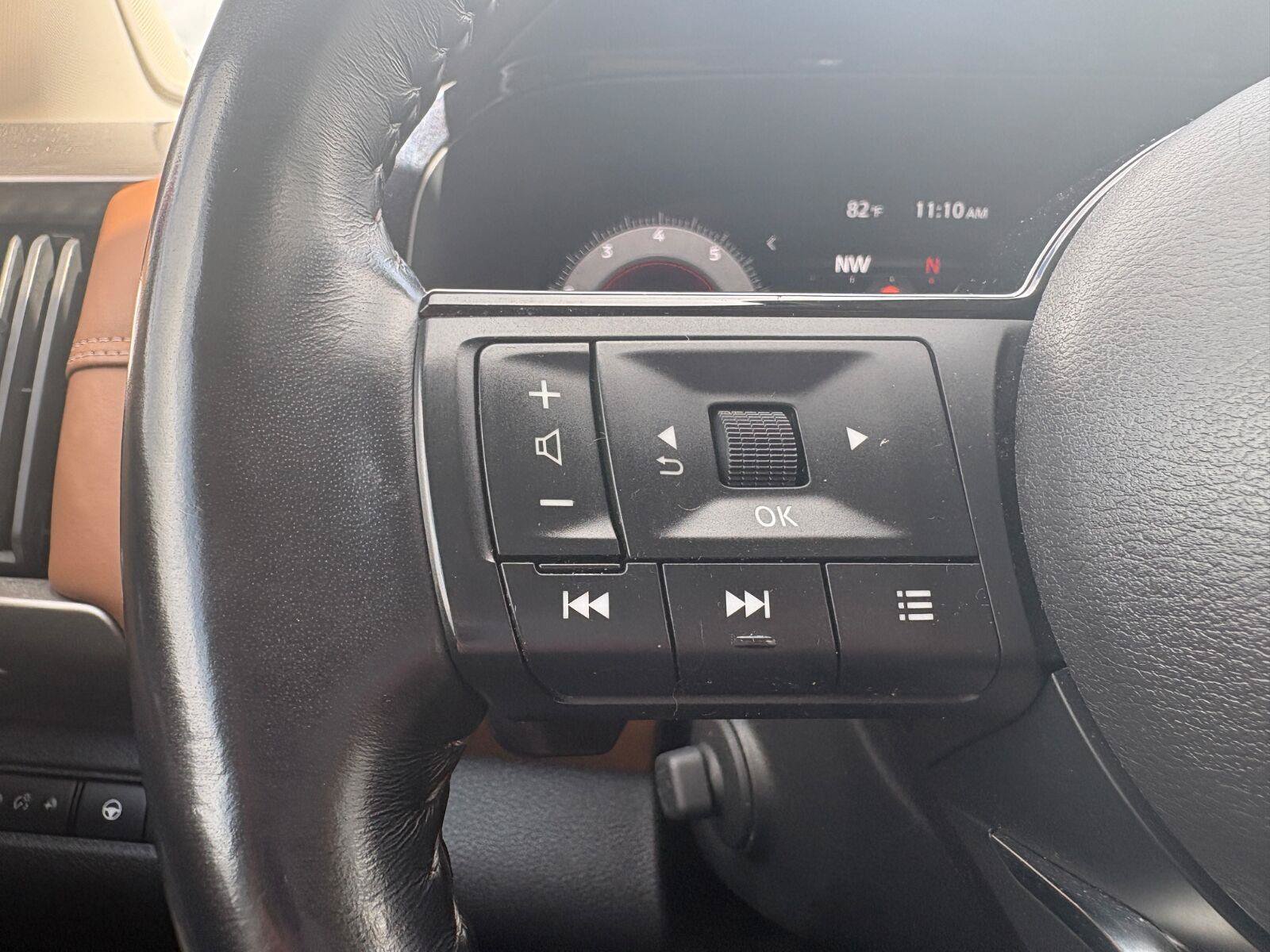 Used 2023 Nissan Pathfinder Platinum FWD image 39