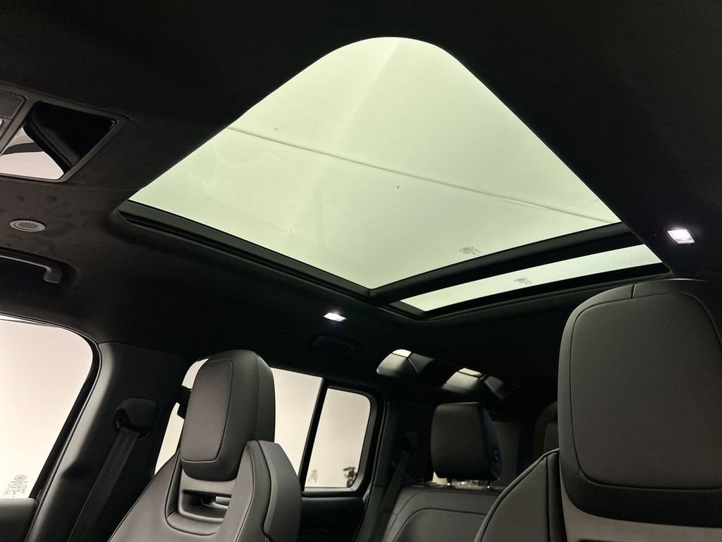 Certified 2025 Land Rover Defender 110 image 11