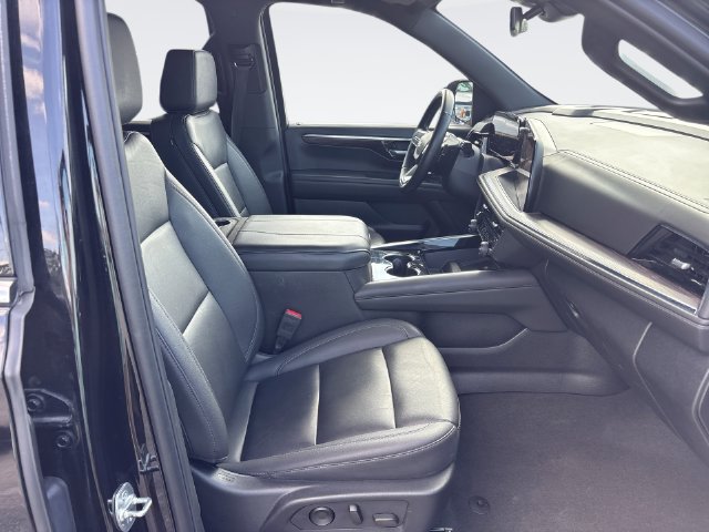Used 2025 Chevrolet Suburban LT AWD/4WD image 26