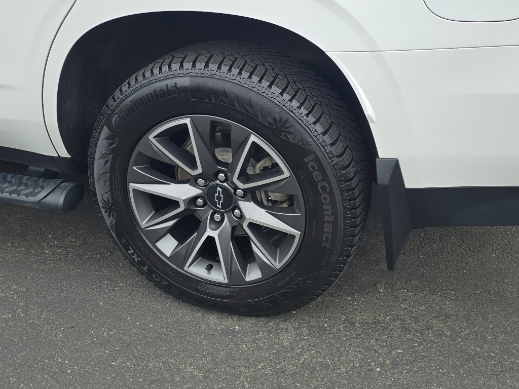 Used 2024 Chevrolet Tahoe Z71 w/ Luxury Package AWD/4WD image 12