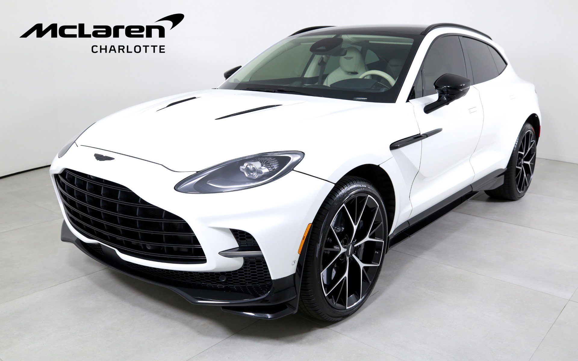 Used 2025 Aston Martin DBX 707 image 1